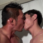 最後はウケの顔にザーメンのお年玉をぶっかける!